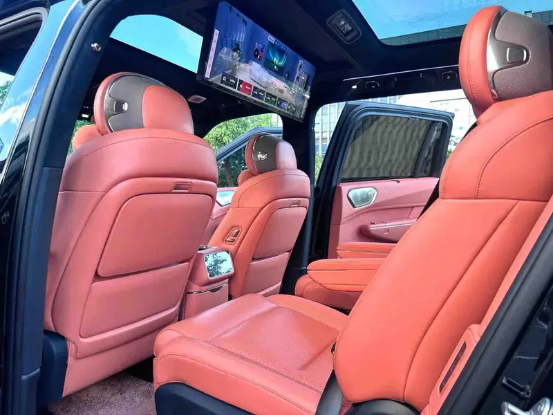Vehicle photo 9
