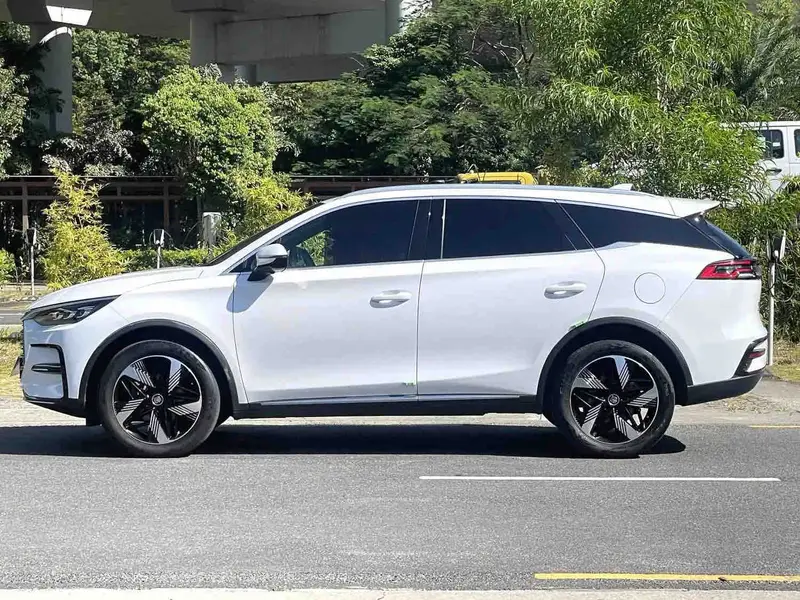 Vehicle photo 2