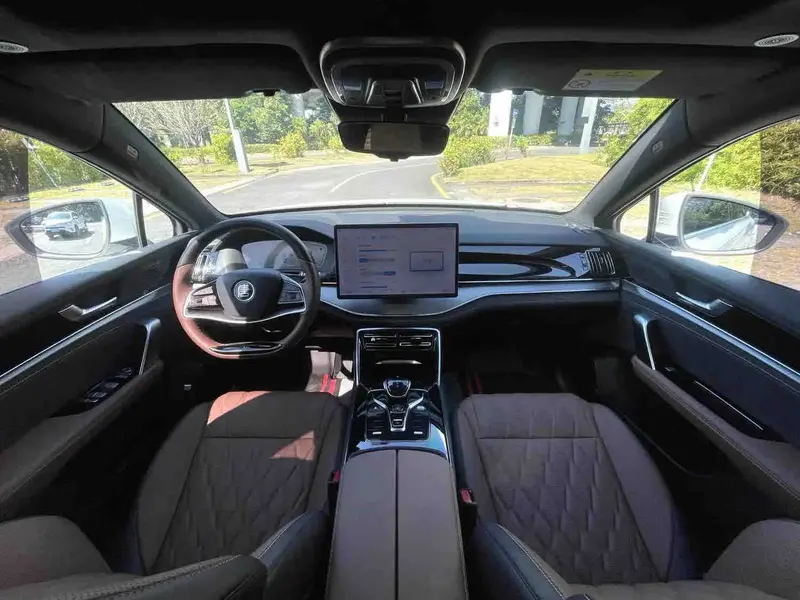 Vehicle photo 5
