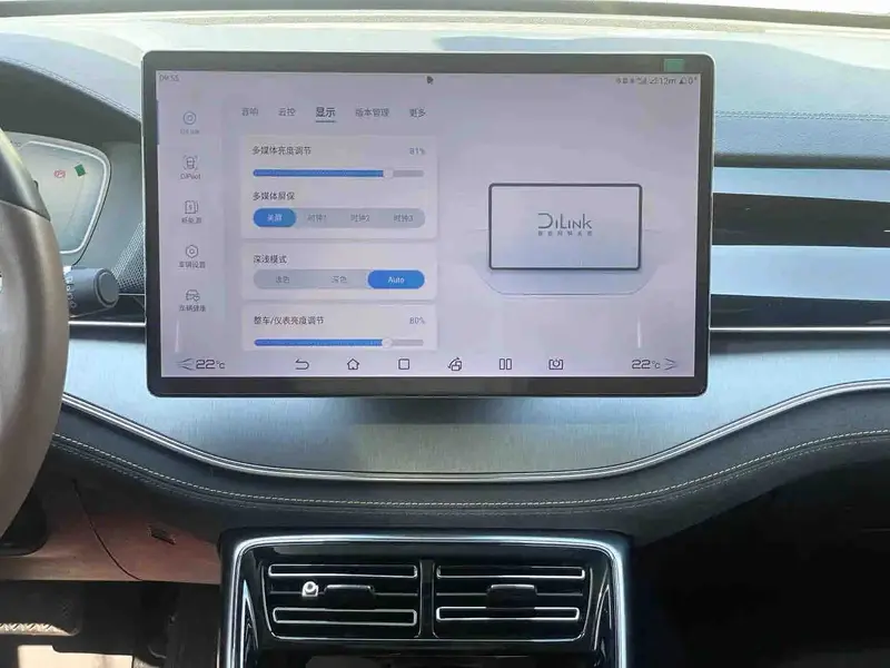 Vehicle photo 9