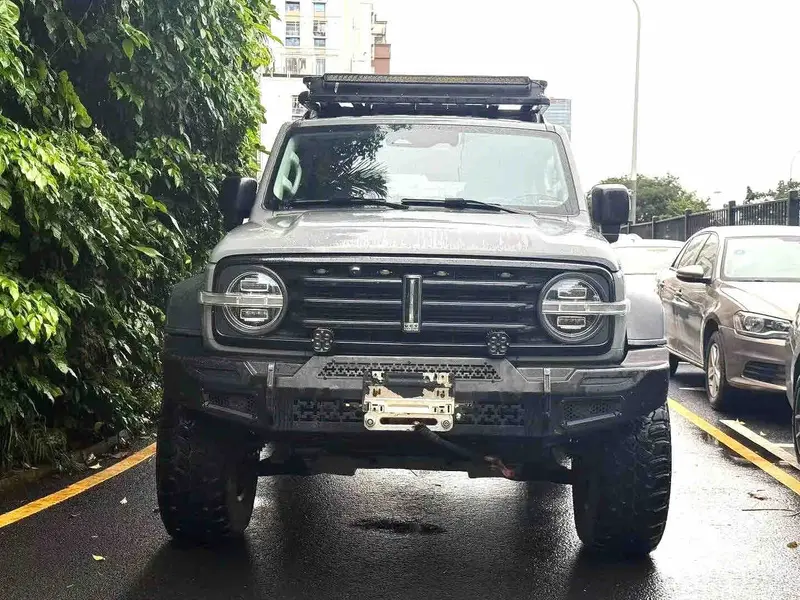Vehicle photo 2
