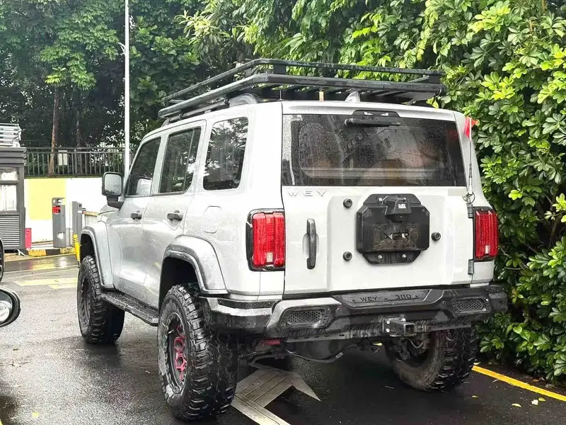 Vehicle photo 4