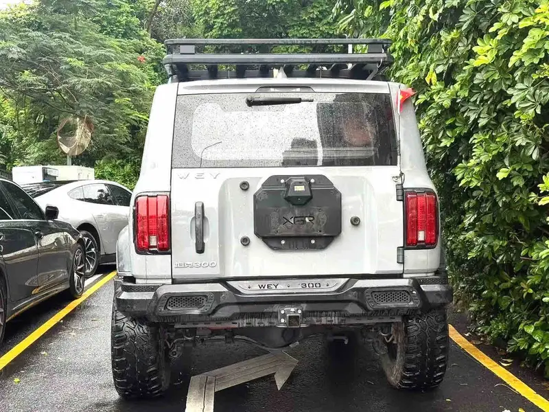 Vehicle photo 5