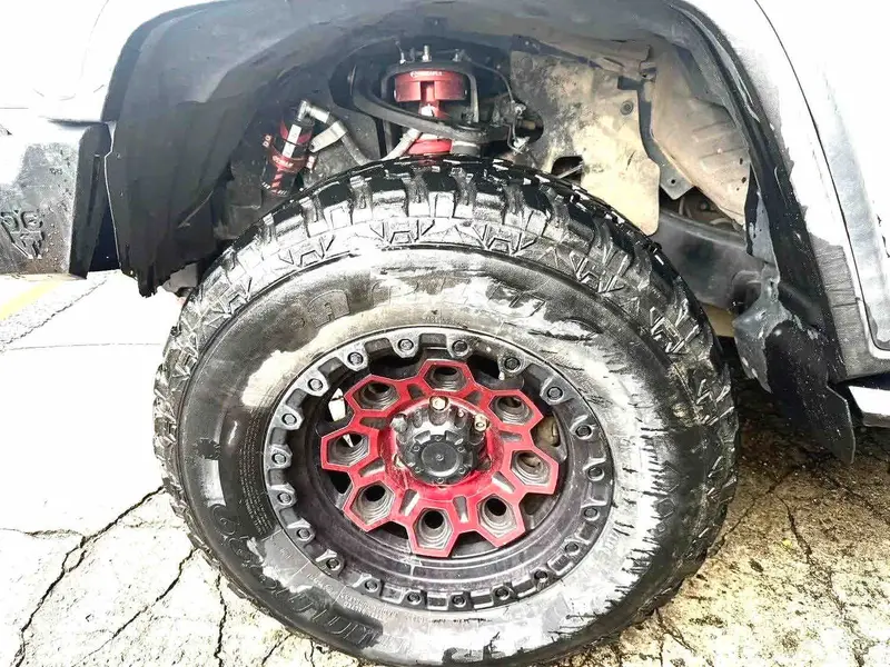 Vehicle photo 6