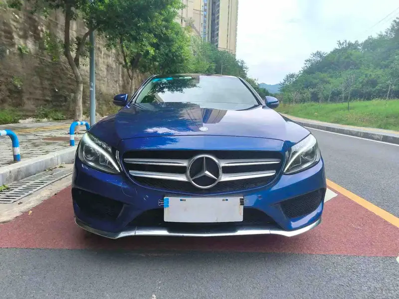 Vehicle photo 2