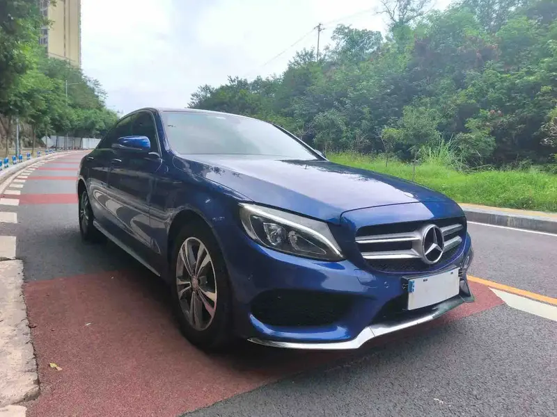 Vehicle photo 3