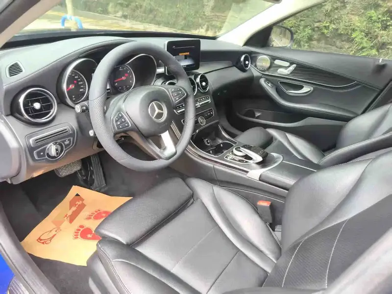 Vehicle photo 6