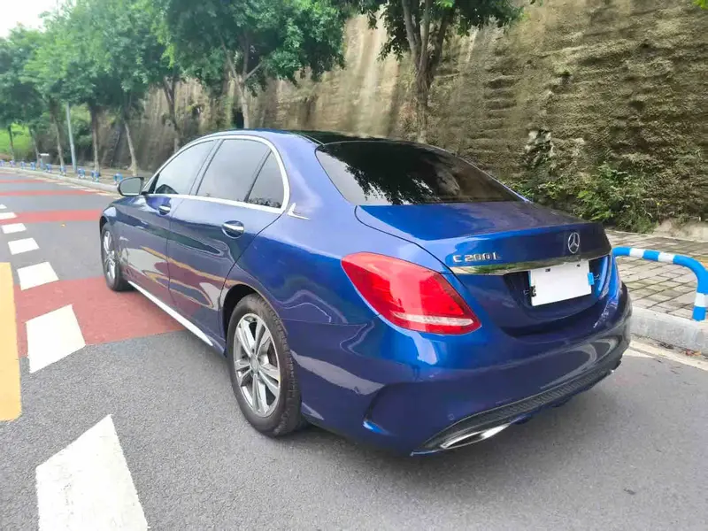 Vehicle photo 8