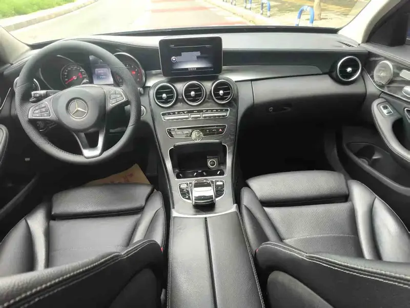Vehicle photo 11