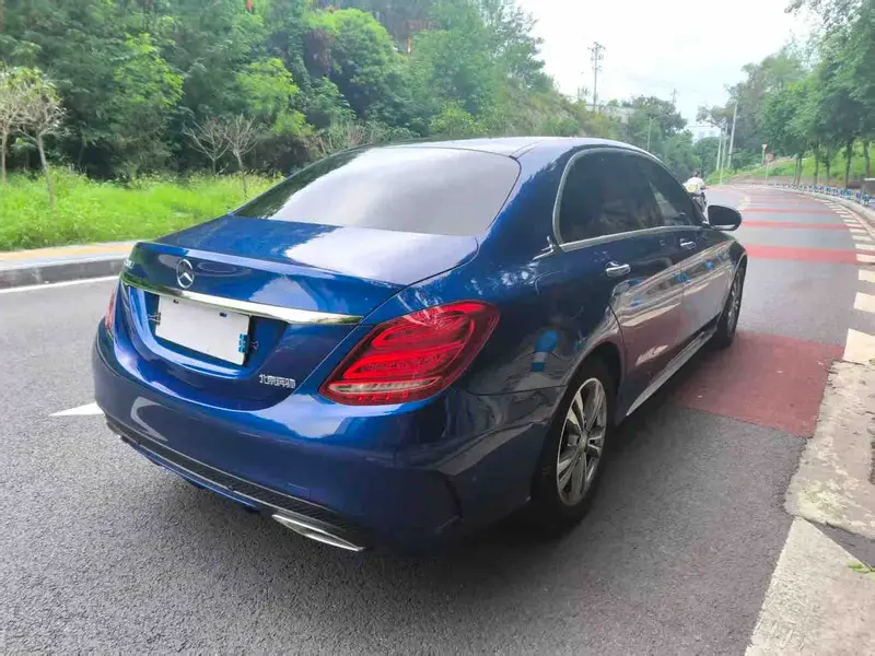 Vehicle photo 14