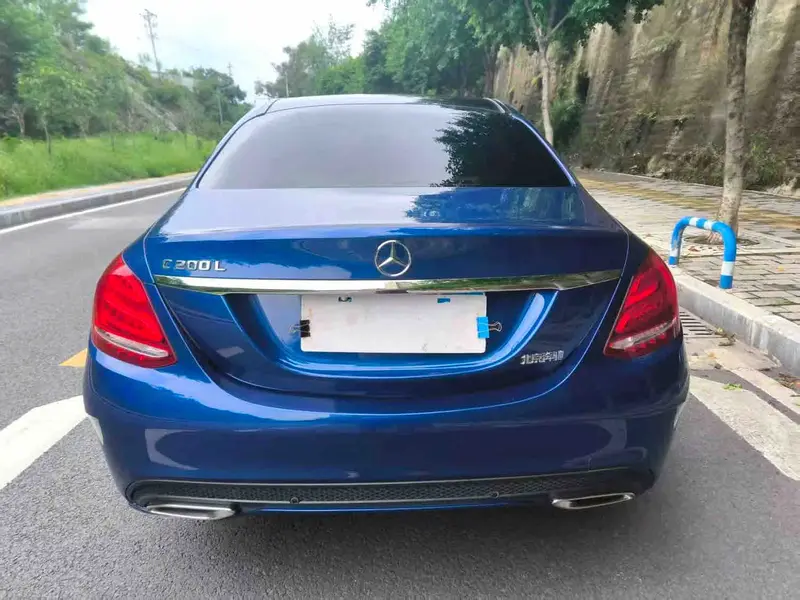 Vehicle photo 15