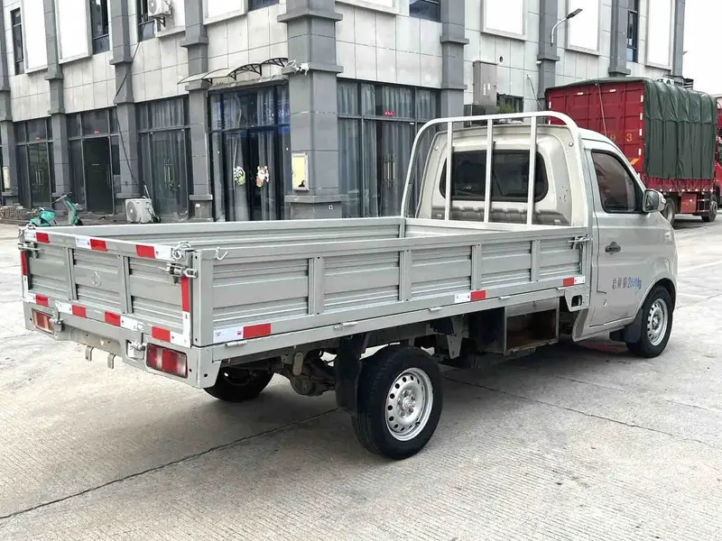 Vehicle photo 4