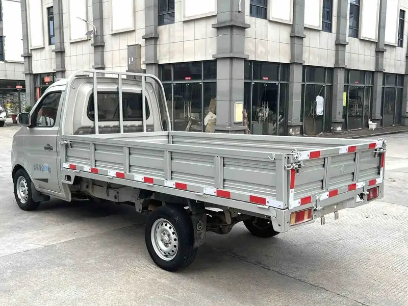Vehicle photo 5