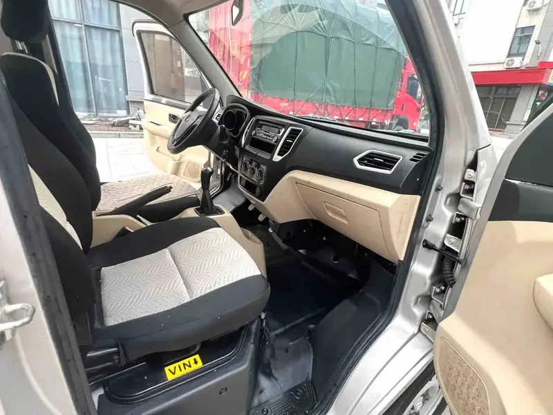 Vehicle photo 8
