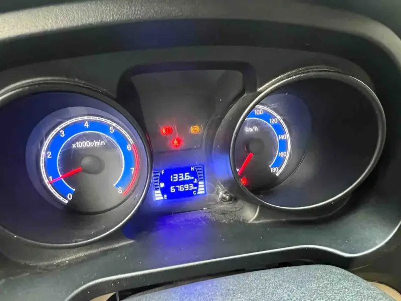 Vehicle photo 9