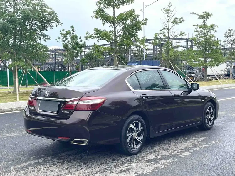 Vehicle photo 3