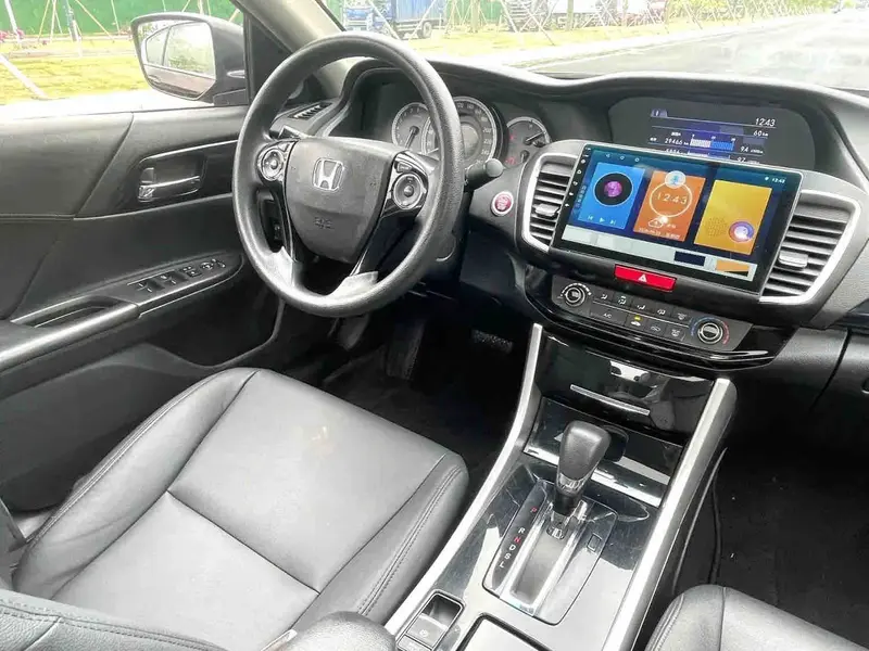 Vehicle photo 6
