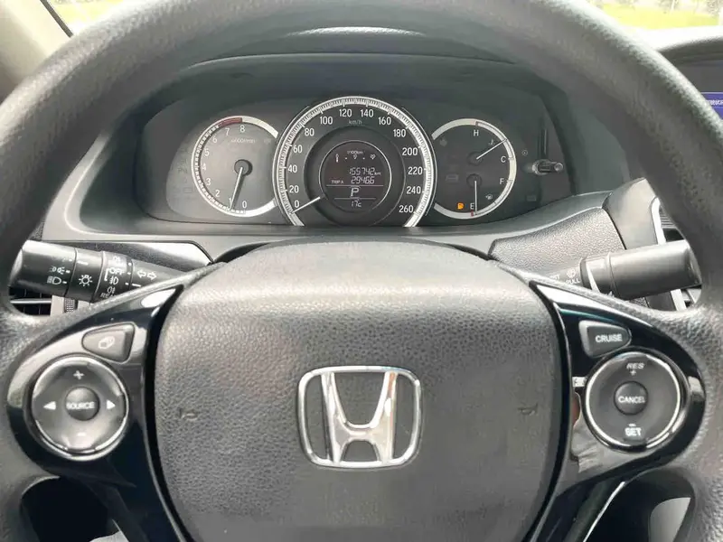 Vehicle photo 7