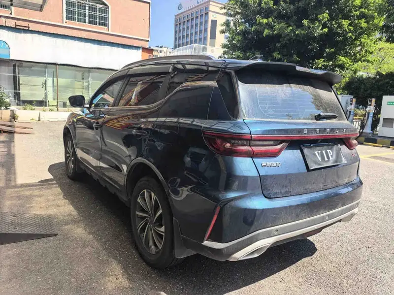 Vehicle photo 4