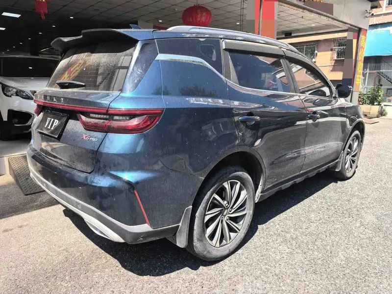 Vehicle photo 5