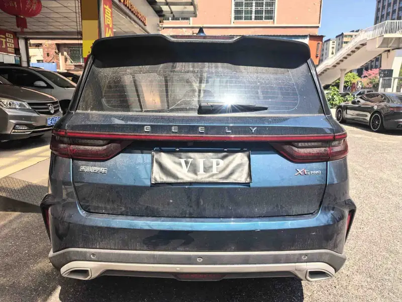 Vehicle photo 6