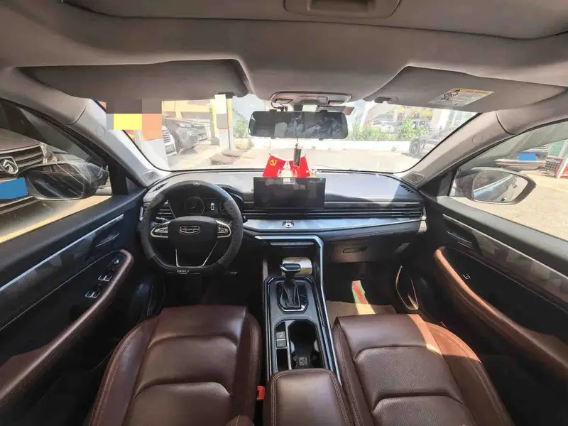 Vehicle photo 7