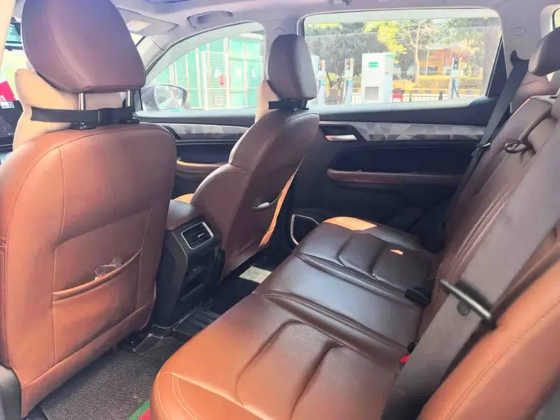 Vehicle photo 8