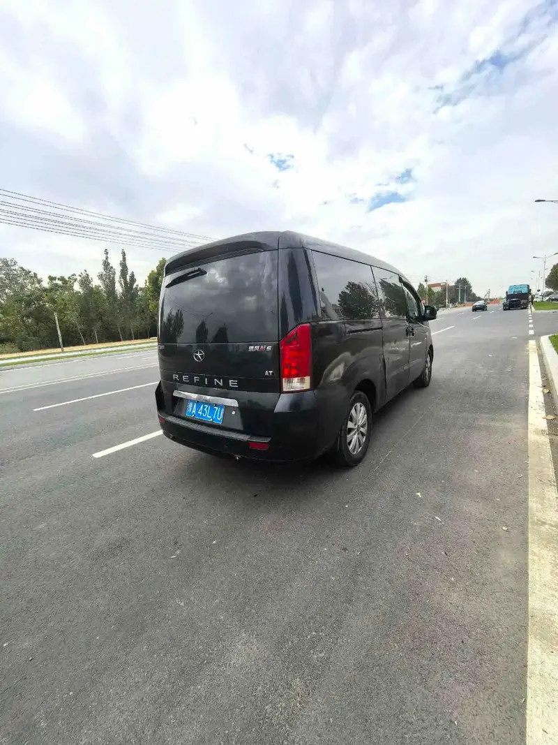 Vehicle photo 4