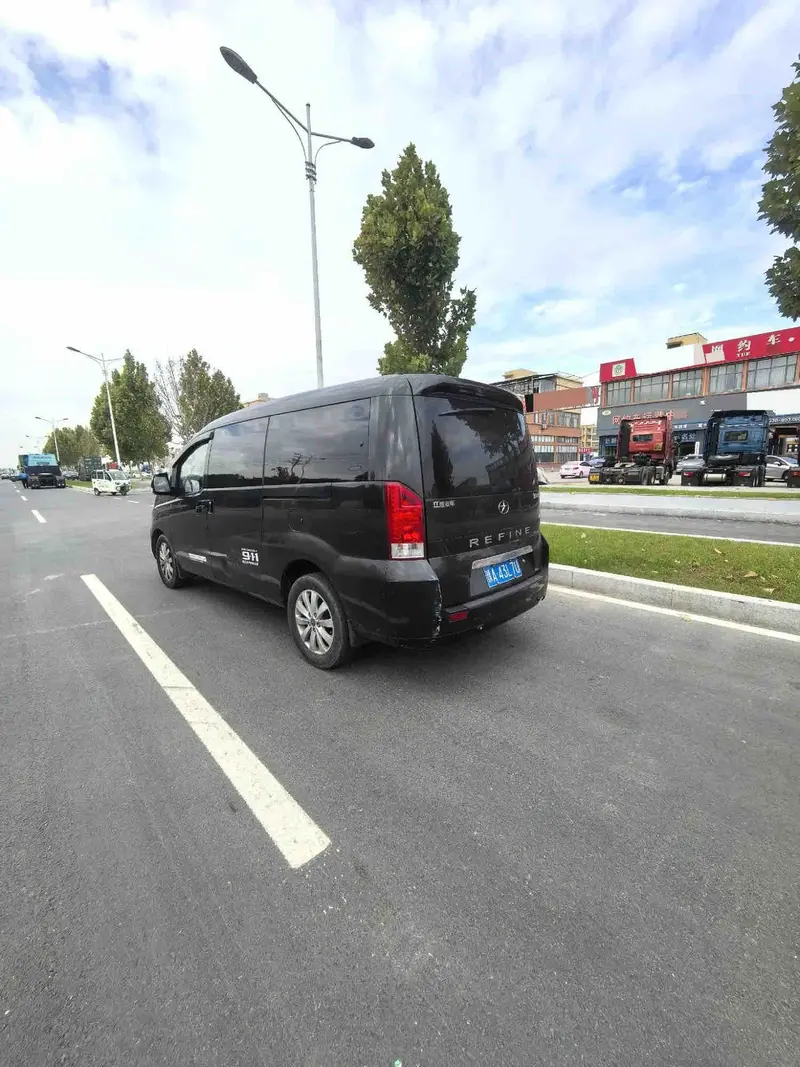 Vehicle photo 6