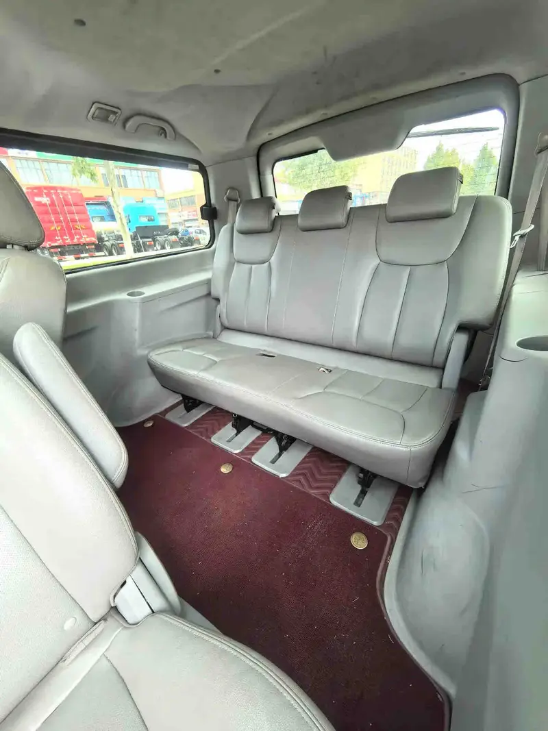 Vehicle photo 9