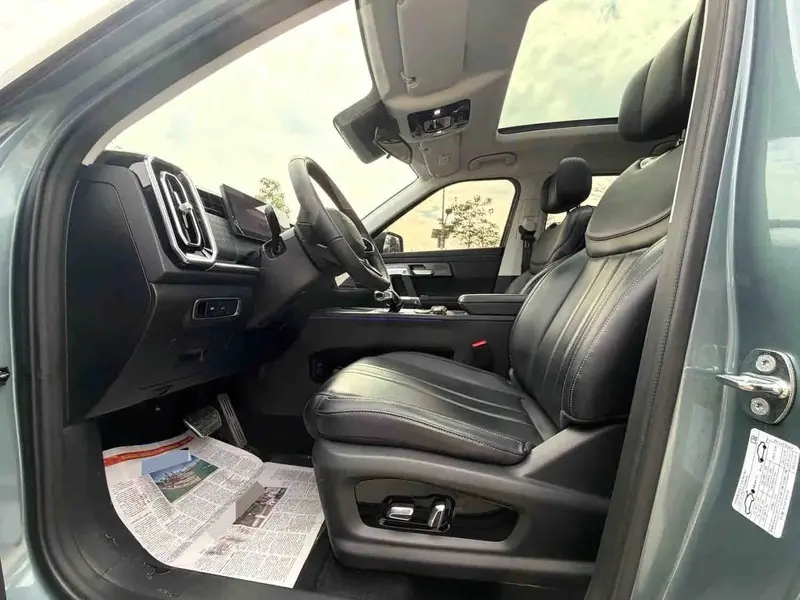 Vehicle photo 7