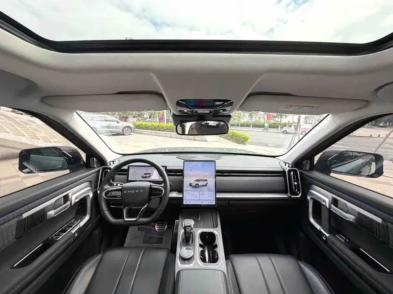 Vehicle photo 9