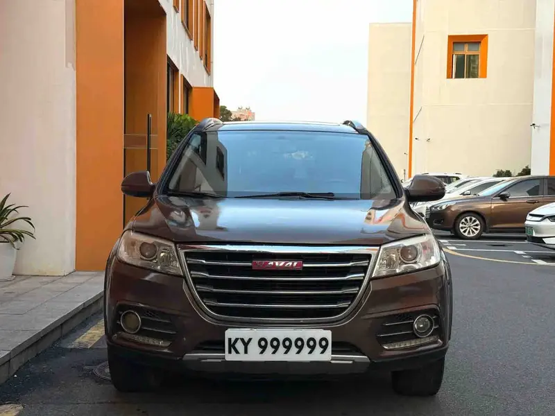 Vehicle photo 2