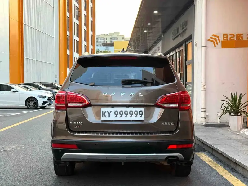 Vehicle photo 4