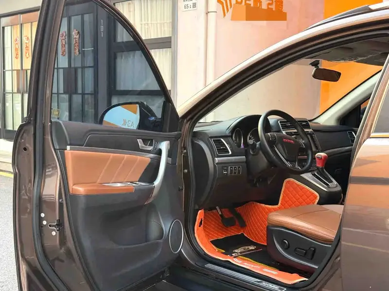 Vehicle photo 7
