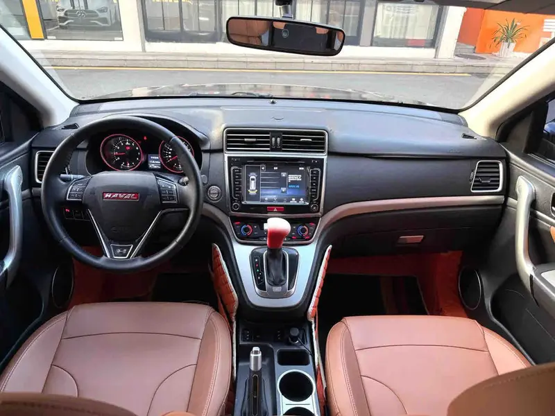 Vehicle photo 8