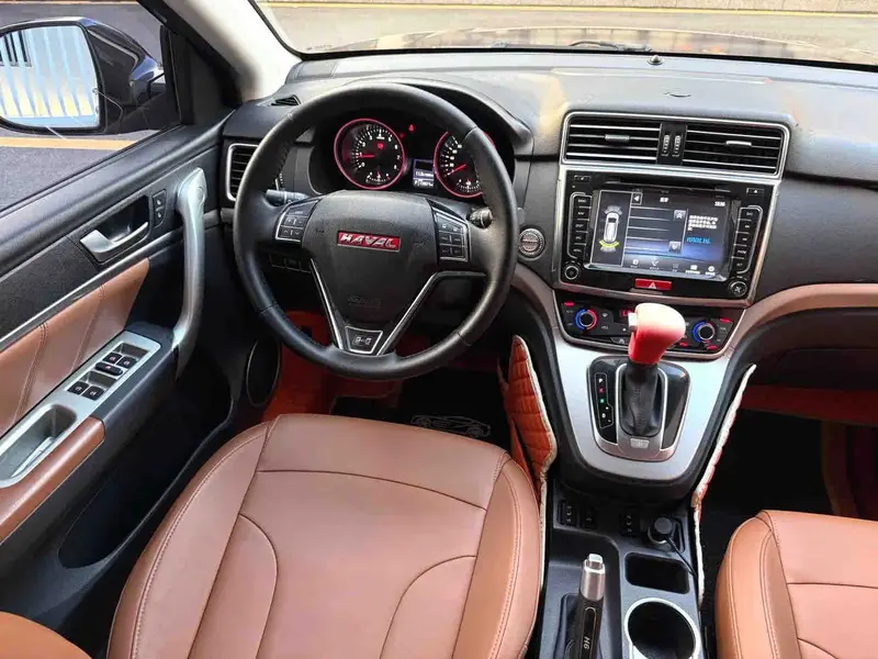 Vehicle photo 9