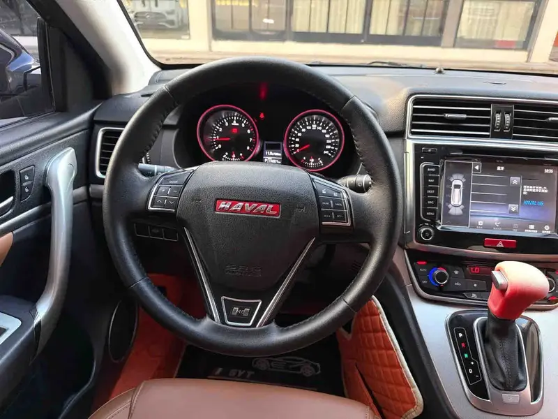 Vehicle photo 11