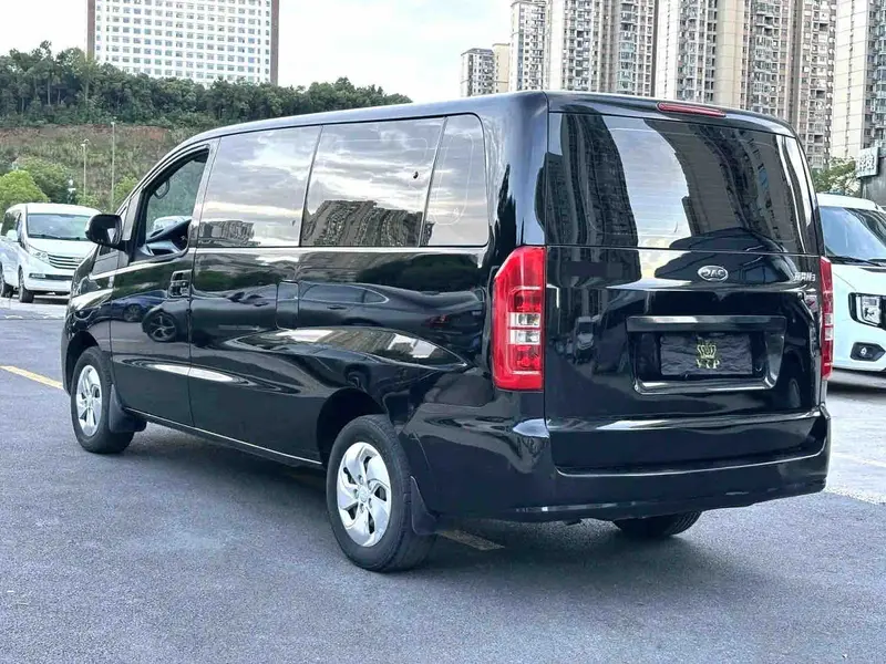 Vehicle photo 4