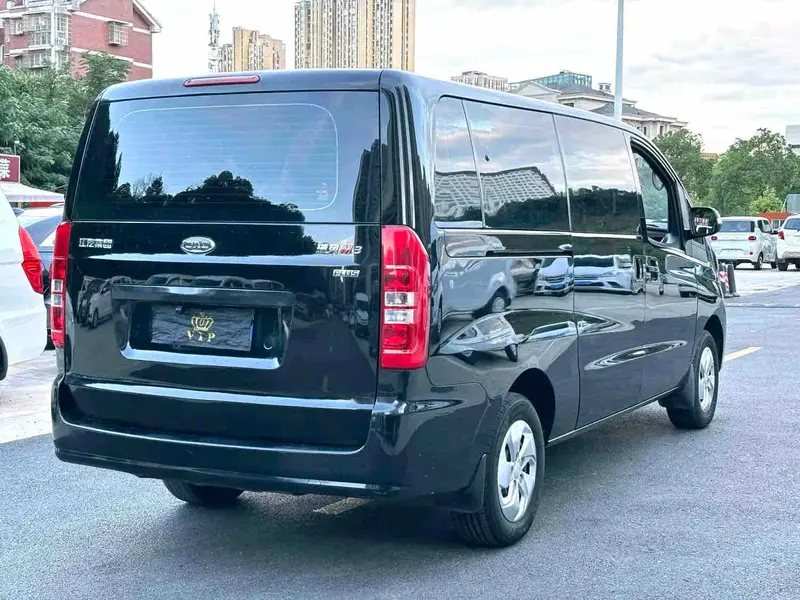 Vehicle photo 5