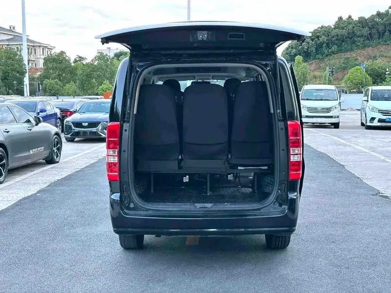Vehicle photo 6