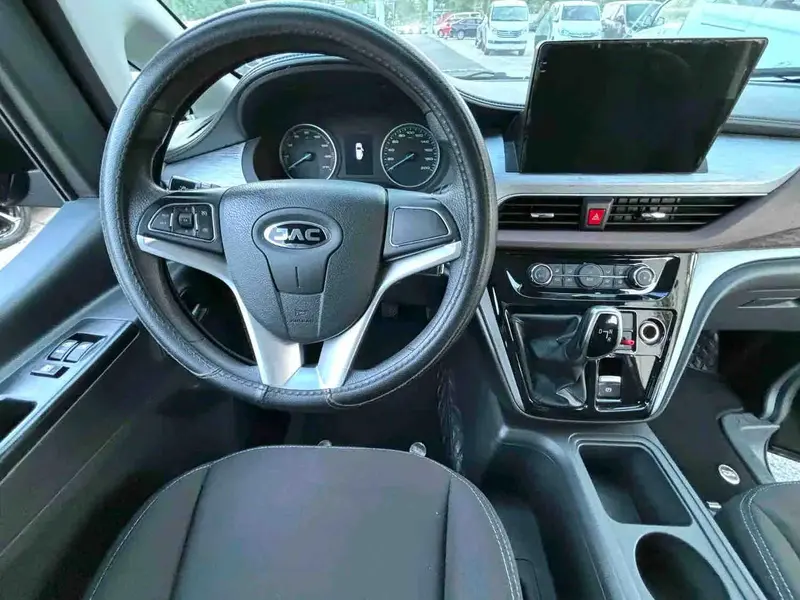 Vehicle photo 7