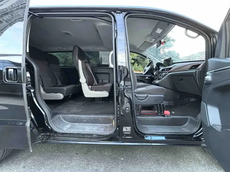Vehicle photo 10