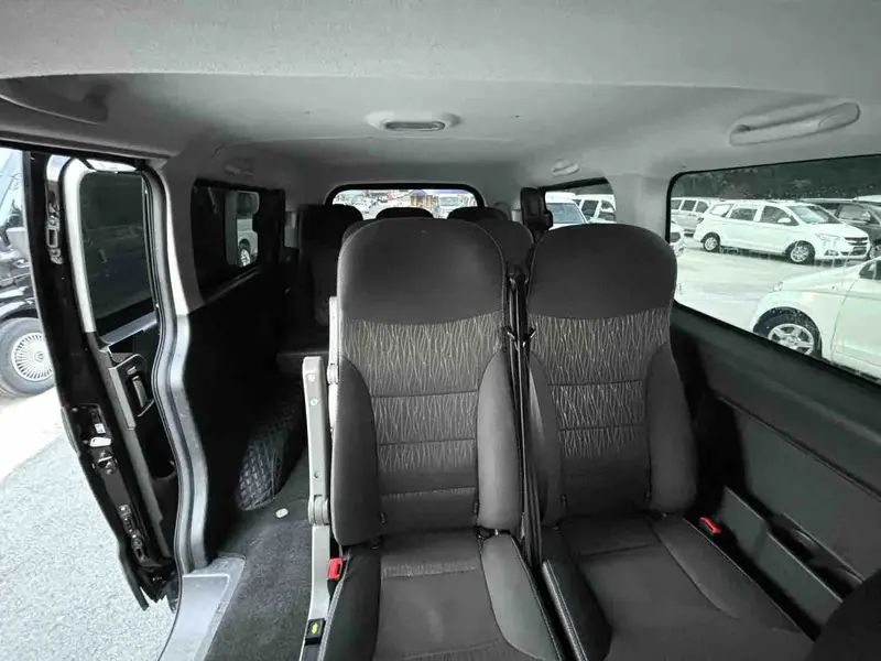 Vehicle photo 11