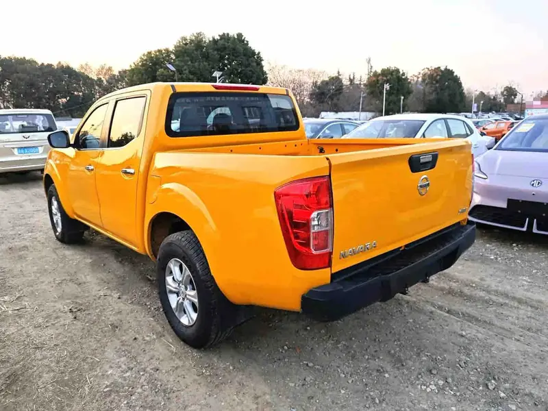 Vehicle photo 4