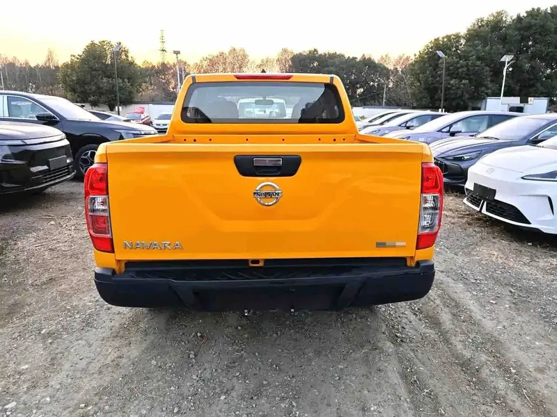 Vehicle photo 5