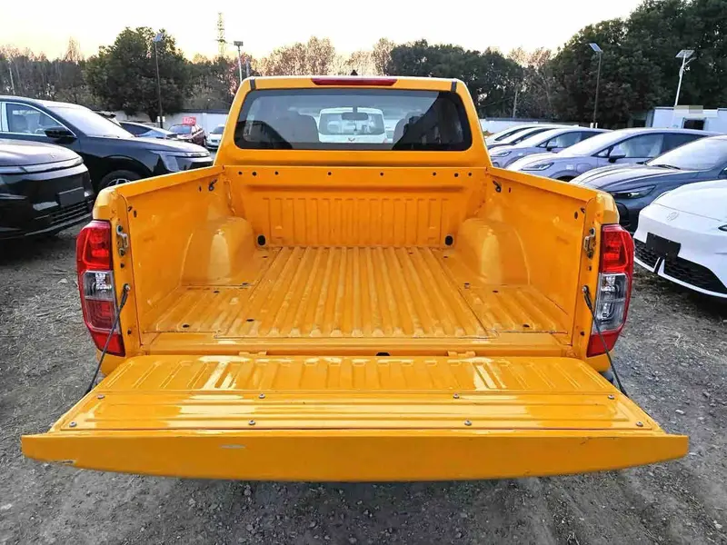Vehicle photo 6