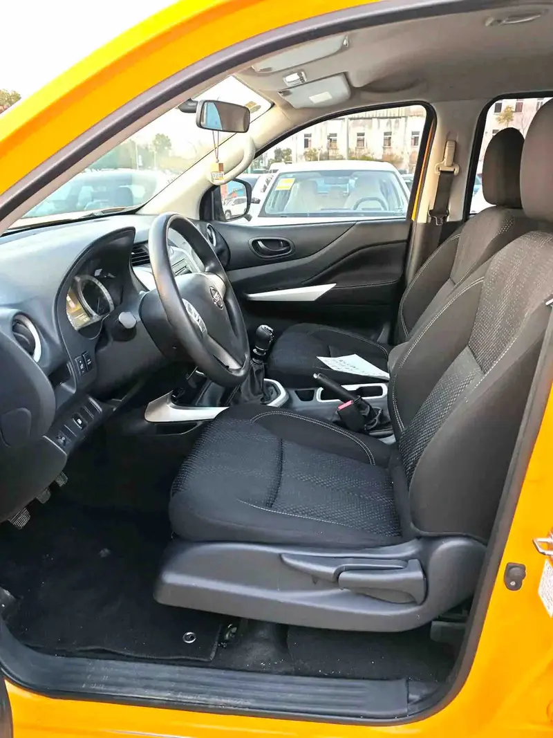 Vehicle photo 9