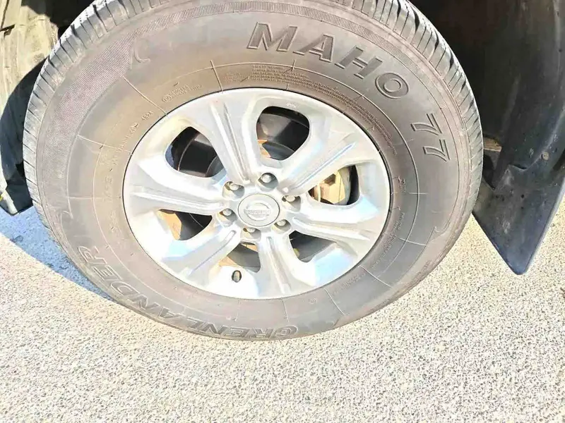 Vehicle photo 11