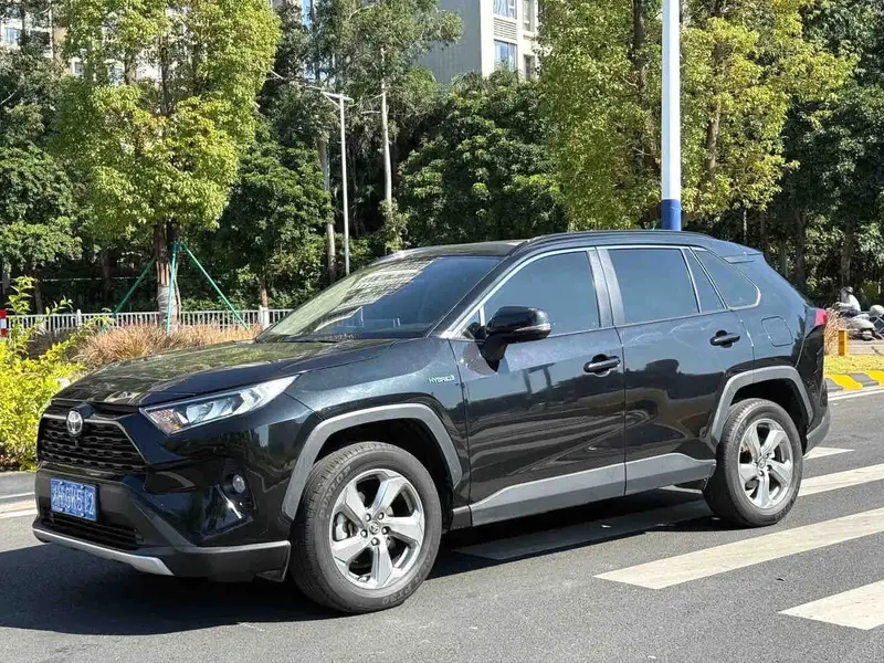 Vehicle photo 2